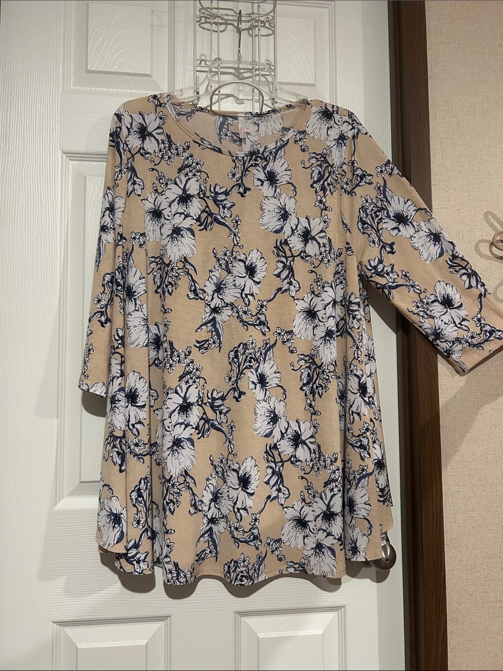 Beige Floral Swing Top - Women's 3/4 Sleeve 2x